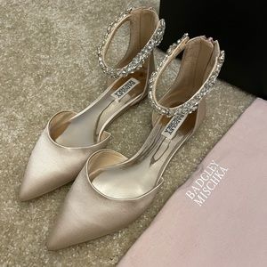 Badgley Mischka Edge Crystal Embellished Flat (Champagne Satin color)